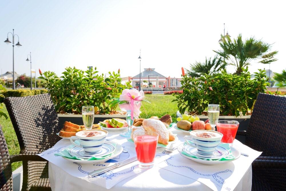 Hotel Caesar Cesena Bagian luar foto