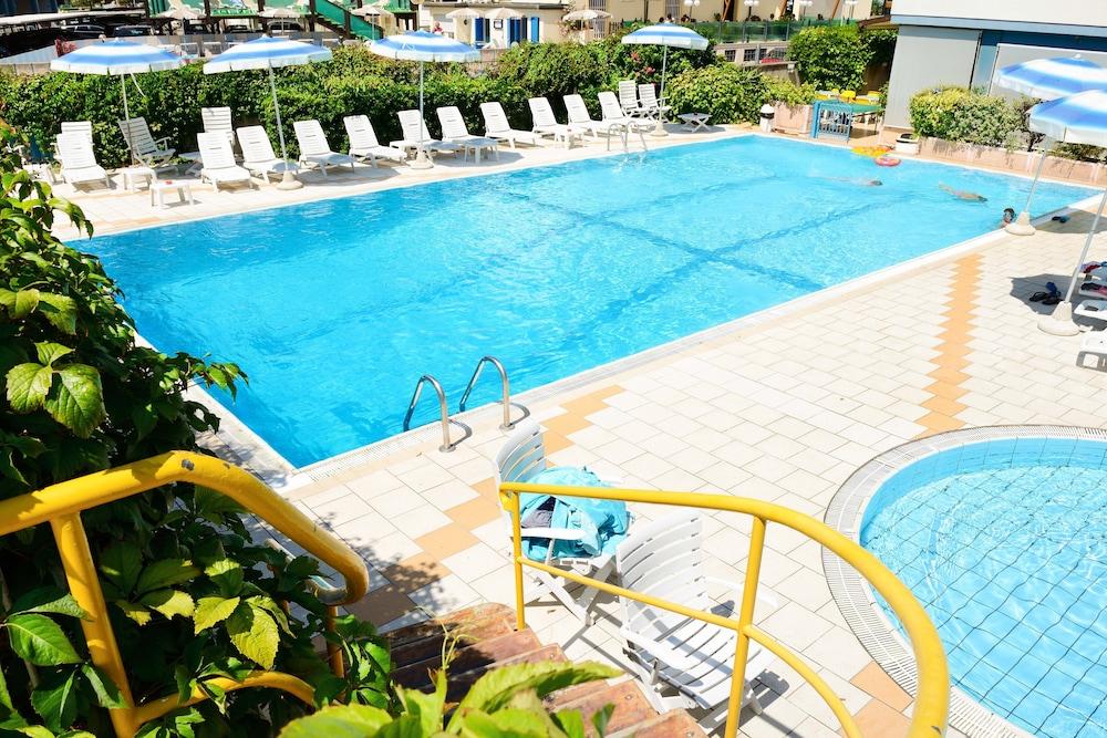 Hotel Caesar Cesena Bagian luar foto