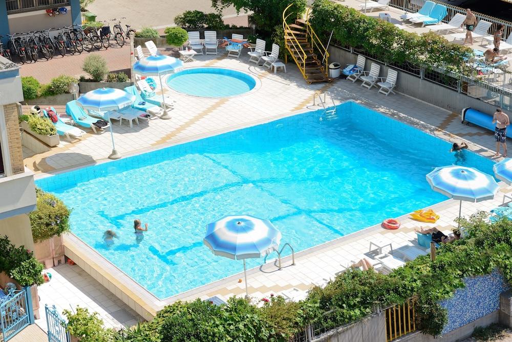 Hotel Caesar Cesena Bagian luar foto
